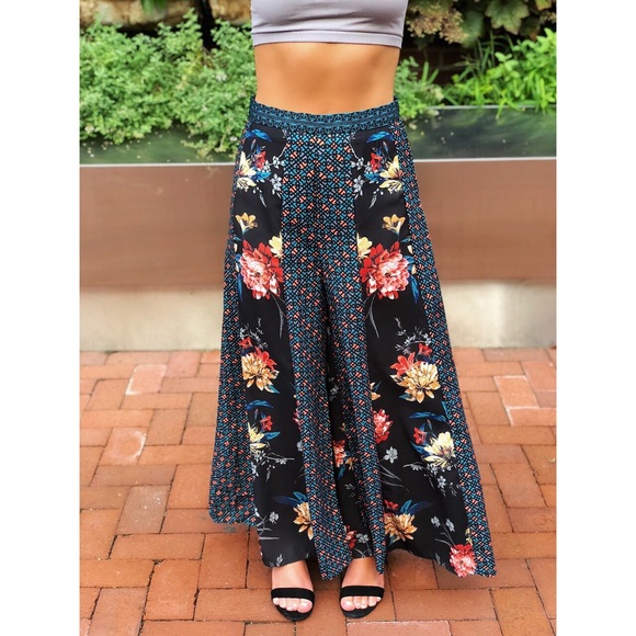 🆕BriBri Floral Mixed Print Cropped Wide Leg Pants - Picture 3 of 8